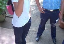 Chavalo enamorado hace todo por su Julieta