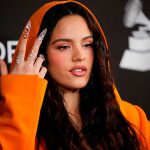 El «enorme» detalle del bolso de oro de Rosalía que todo el mundo comenta rosalia, bolso, viral, redes sociales, pene, cantante, espana, insolito,