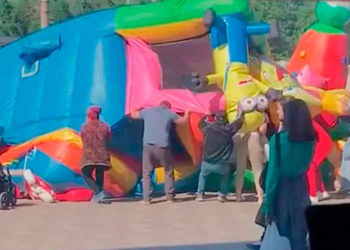 Rusia, dos niñas, castillo inflable, heridas,