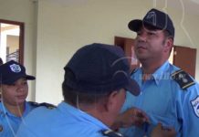 Condecoran con medalla de honor a policías destacados