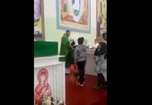Sacerdote golpea y zarandea a niños para darles su «bendición»
