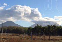 Amanece volcán San Cristóbal con salida de humo