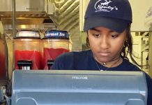 Sasha Obama trabaja como mesera en un restaurante