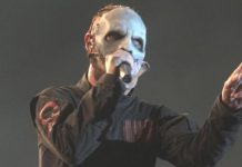 Vocalista de Slipknot le tira el teléfono a un fan