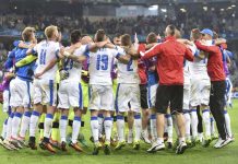 Eslovaquia se prende al vencer 2-1 a Rusia