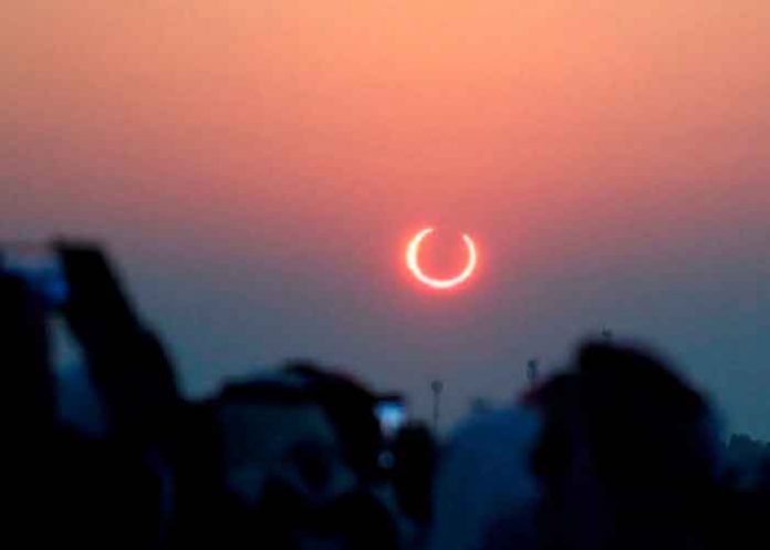 Ciencia, eclipse solar,cielo, cuernos del diablo,