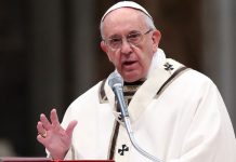 Papa Francisco destaca la esperanza en Vigilia Pascual