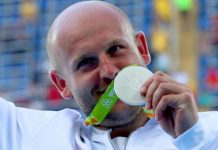Atleta polaco subastará su medalla para ayudar a niño con cáncer