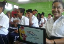 Equipan al colegio San Sebastián con computadoras