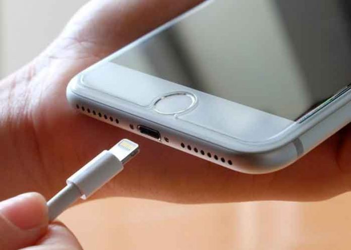 tecno1 Tecnología, iPhone , cables , otras personas,