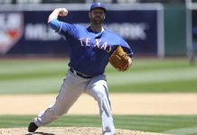 Lewis pierde el sin hit en la 9na pero Rangers ganan