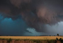 Tornado deja cuatro muertos y cientos de heridos en Uruguay