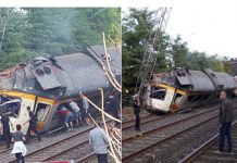 España: Al menos 4 muertos y unos 50 heridos al descarrilar un tren en Galicia