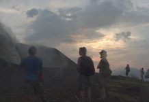 Turistas presencian actividad del Volcán Telica (Imágenes)