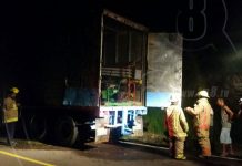 Furgón sufre conato de incendio cuando iba en marcha