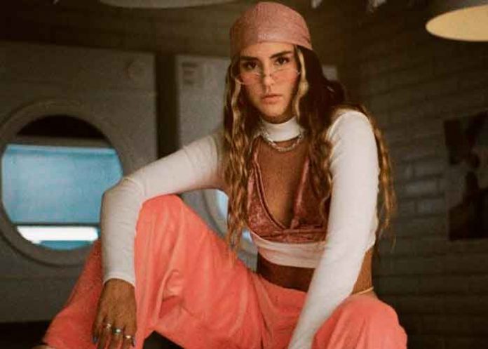 valeria-sandoval- musica, valeria sandoval, video, pa aca, youtube,