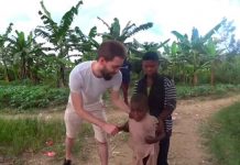 Así fue la reacción de una niña de África al ver un hombre blanco video, viral, africa, nina, fantasma, hombre blanco, redes sociales, insolito,