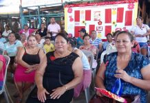 Vivanderas celebran Día de las Madres anticipadamente