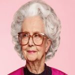 Mujer británica a convertirse en la primera modelo de 100 años en aparecer en Vogue