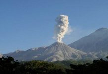 Volcán Santiaguito de Guatemala entró en erupción