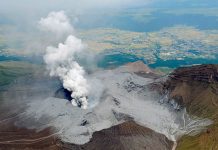 Japón es azotado por erupción volcánica tras nuevo terremoto