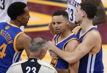 Kerr y Curry multados 25.000 dólares por la NBA