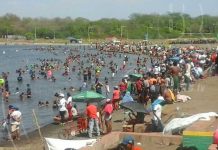 Xiloá abarrotado, familias disfrutan sus vacaciones