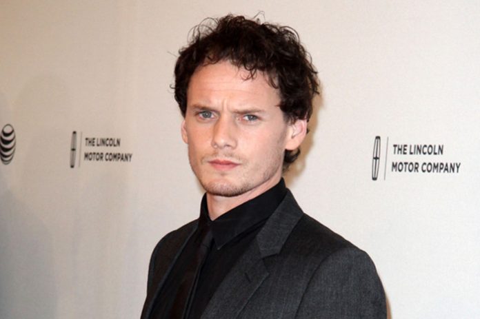 yelchin-demanda-portada