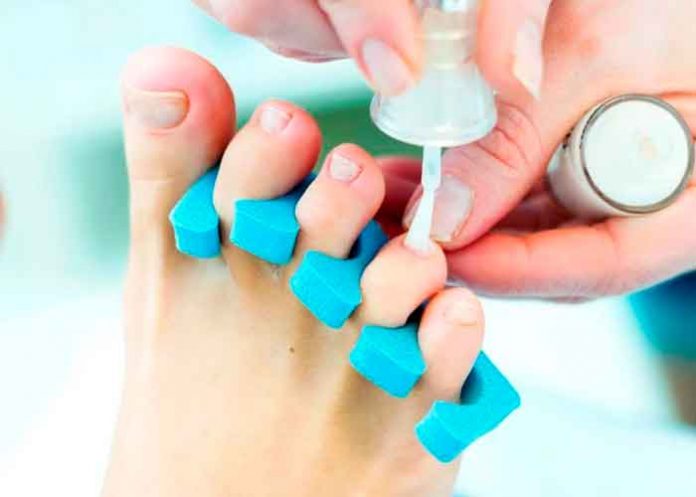 salud, pies, uñas pintadas, esmalte, afectaciones