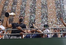 Bucks festejan su título con desfile ante sus aficionados milwaukee, bucks, nba, baloncesto,