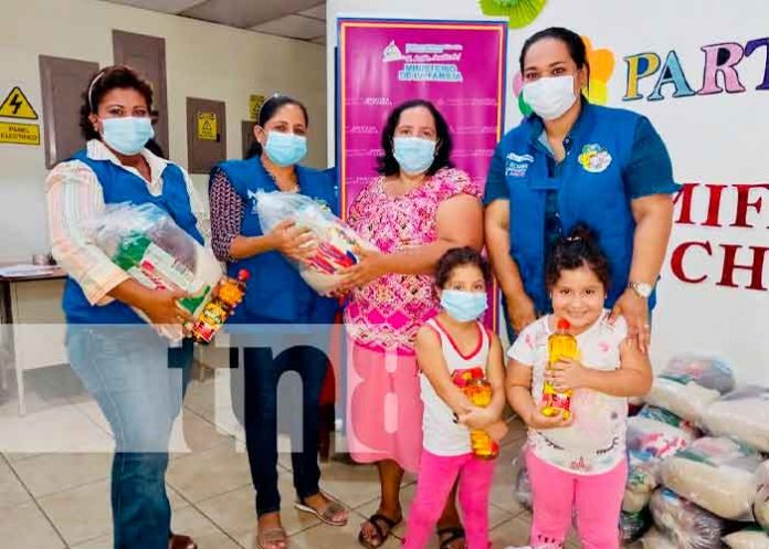 Foto: 197 madres de partos múltiples de Chinandega reciben alimentos/TN8