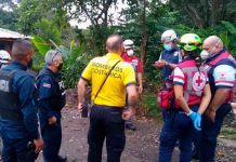 Niño desaparece por buscar un balón en el río Desamparados, Costa Rica Miembros del Cuerpo de rescarte Costa Rica