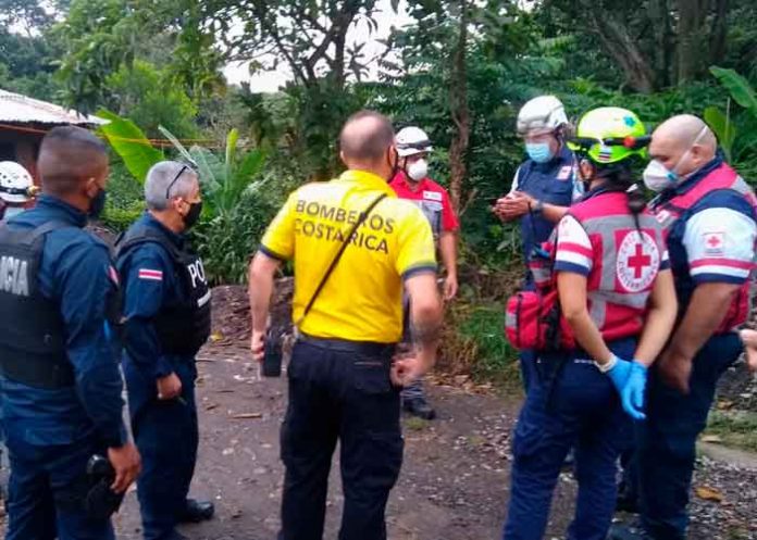 Miembros del Cuerpo de rescarte Costa Rica