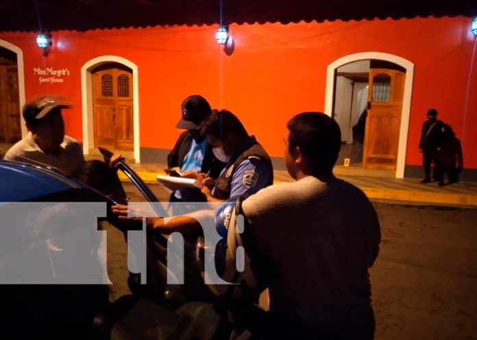 Foto: Escena dantesca: Bañado en sangre encuentran a joven granadino en un hotel/TN8