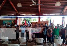 Emprendedores recibieron microcréditos por el MEFCCA para sus negocios