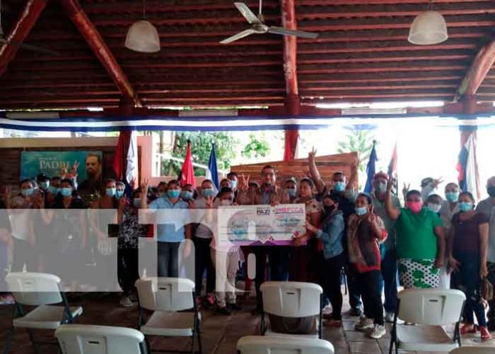 Emprendedores recibieron microcréditos por el MEFCCA para sus negocios