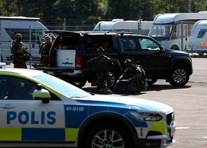 Foto: Insólito: Prisioneros suecos exigen pizzas a cambio de rehenes/Referencia