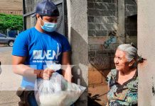 Entrega de paquetes alimenticios a las familias