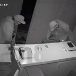 Momentos del robo en una tienda de celulares en Chontales