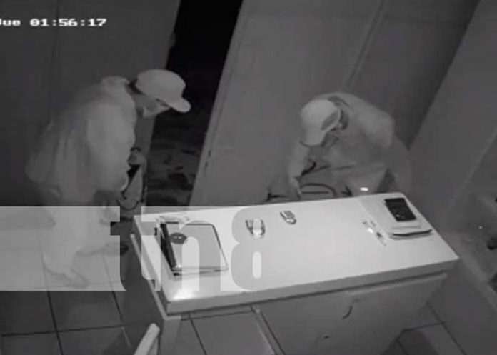 Robo-chontales-1 Momentos del robo en una tienda de celulares en Chontales