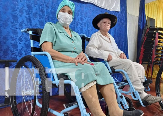 Entregan sillas de ruedas a personas que lo necesitan en Boaco