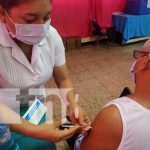 Inoculación contra el Covid-19 en el Hospital Bertha Calderón y Alemán Nicaragüense Aplicando gratuitamente vacuna anti Covid-19.
