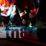 Triciclero ebrio provoca accidente en Carazo y se retira «como si nada» Momento cuando los paramédicos atendían al señor motorizado en Carazo / FOTO / TN8
