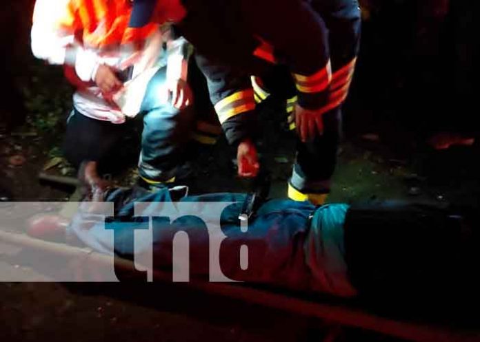accidente,-carazo Momento cuando los paramédicos atendían al señor motorizado en Carazo / FOTO / TN8
