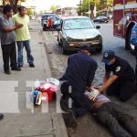 Peatón es violentamente atropellado por el conductor de un taxi en Managua Accidente de tránsito en Managua con un taxi involucrado