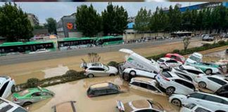 Inundaciones arrastran a personas y 'se tragan' coches en China