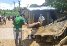 Graves daños ocasionó el desborde del río en Santo Domingo Foto: Ayudan a familias afectadas por lluvias en Santo Domingo / TN8