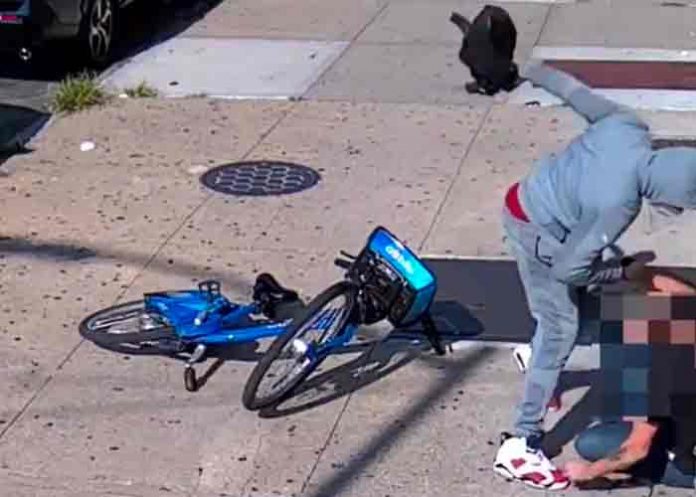 anciano-ataqye- Anciano es brutalmente golpeado a plena luz del día en Nueva York