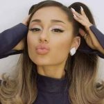 Ariana Grande dona un millón de dólares para que sus fanáticos acudan a terapia ariana grande, donacion, terapia,