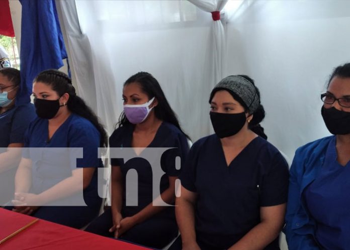 Foto: Privados de libertad celebran la publicación de la obra Azul / TN8
